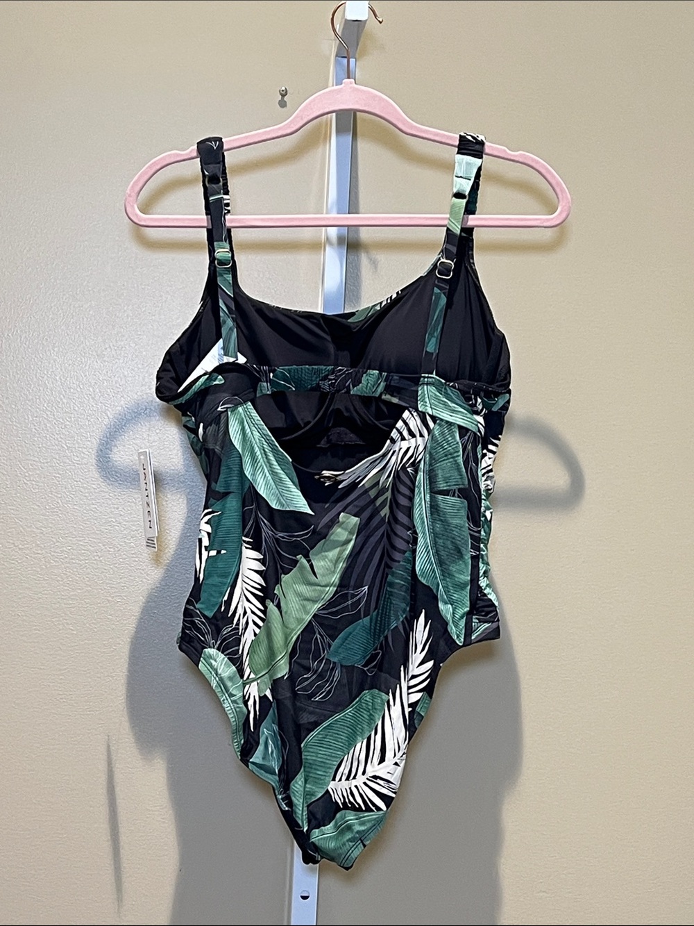 Jantzen Black and Green Tropical Leaf One-Piece Swimsuit with underwire NWT - Picture 3 of 3